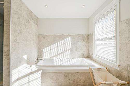 Salle de bains attenante à la CCP - 135 Ch. Fournel, Sainte-Anne-Des-Lacs, QC - Indoor