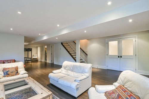 Salle familiale - 135 Ch. Fournel, Sainte-Anne-Des-Lacs, QC - Indoor Photo Showing Living Room