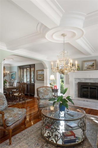 2773 Arbutus Rd, Saanich, BC 