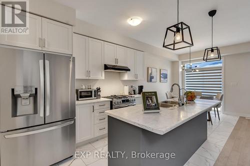 6 Sundin Drive, Haldimand, ON - Indoor Photo Showing Kitchen With Double Sink With Upgraded Kitchen