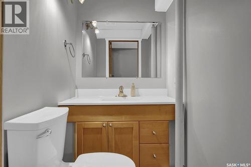 5513 4Th Avenue, Regina, SK - Indoor Photo Showing Bathroom
