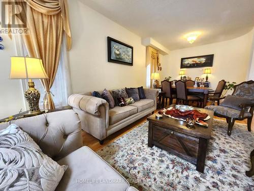 25 Lord  Nelson Court, Richmond Hill, ON - Indoor Photo Showing Living Room