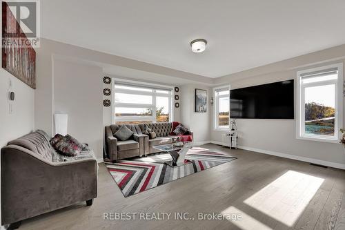 130 Hitchman Street, Brant, ON - Indoor Photo Showing Living Room
