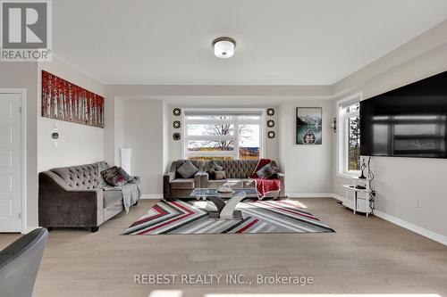 130 Hitchman Street, Brant, ON - Indoor Photo Showing Living Room