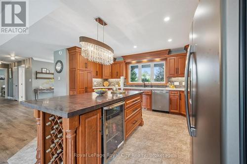 100 Harris Crescent, Southgate, ON - Indoor Photo Showing Kitchen