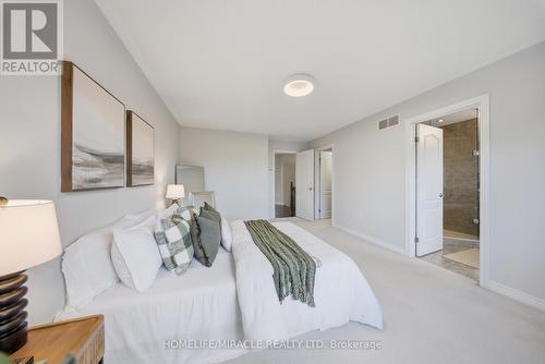 8 Summerberry Way, Hamilton, ON - Indoor Photo Showing Bedroom