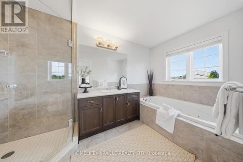 8 Summerberry Way, Hamilton, ON - Indoor Photo Showing Bathroom