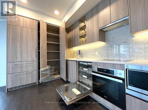 1209 - 85 Mcmahon Drive, Toronto, ON - Indoor Photo Showing Kitchen