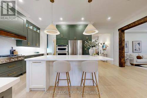 6077 Hillsdale Drive, Whitchurch-Stouffville, ON - Indoor Photo Showing Kitchen With Upgraded Kitchen
