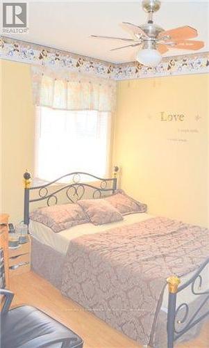 641 Macbeth Heights, Mississauga, ON - Indoor Photo Showing Bedroom