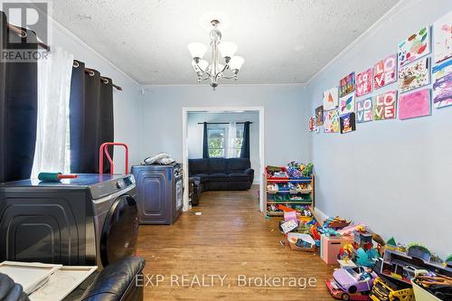 20 Barrington Avenue, London North (North N), ON - Indoor Photo Showing Laundry Room