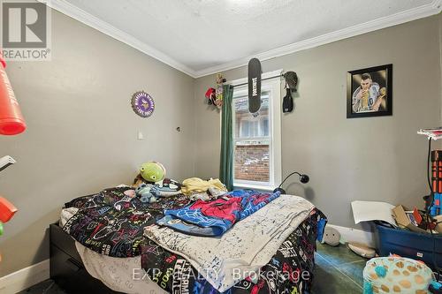 20 Barrington Avenue, London North (North N), ON - Indoor Photo Showing Bedroom