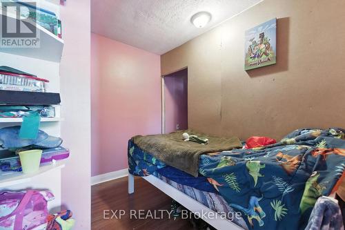 20 Barrington Avenue, London North (North N), ON - Indoor Photo Showing Bedroom
