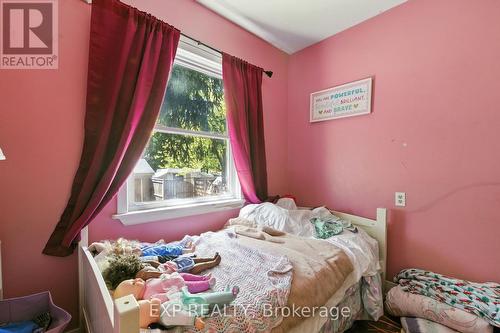 20 Barrington Avenue, London North (North N), ON - Indoor Photo Showing Bedroom