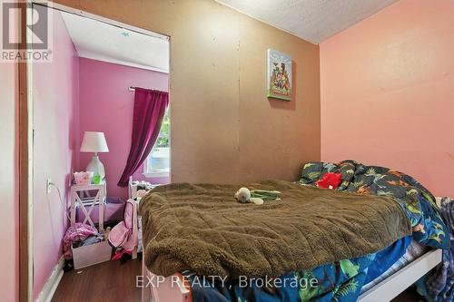 20 Barrington Avenue, London North (North N), ON - Indoor Photo Showing Bedroom