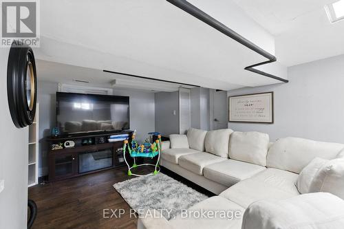 20 Barrington Avenue, London North (North N), ON - Indoor Photo Showing Living Room