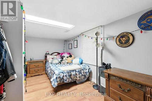 20 Barrington Avenue, London North (North N), ON - Indoor Photo Showing Bedroom