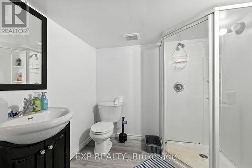 20 Barrington Avenue, London North (North N), ON - Indoor Photo Showing Bathroom
