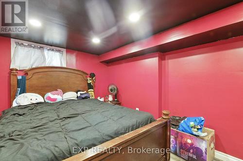20 Barrington Avenue, London North (North N), ON - Indoor Photo Showing Bedroom