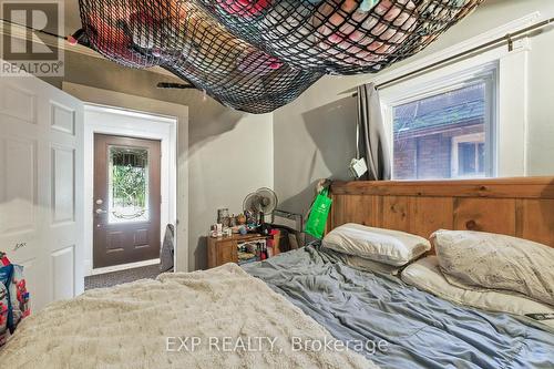 20 Barrington Avenue, London North (North N), ON - Indoor Photo Showing Bedroom