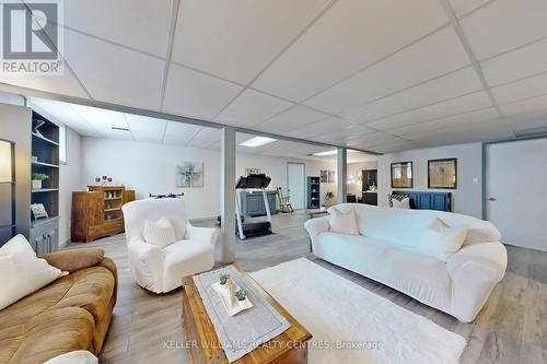 121 Queen Street, Kawartha Lakes, ON - Indoor Photo Showing Living Room