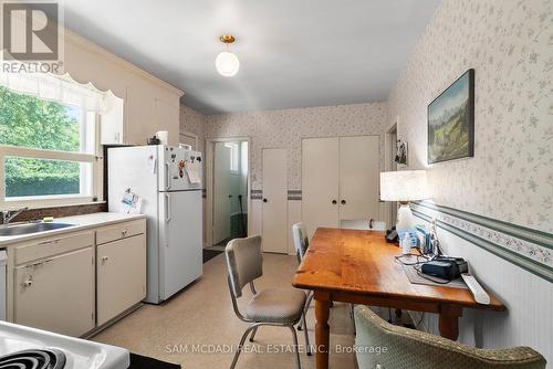 1491 Woodeden Drive, Mississauga, ON - Indoor Photo Showing Kitchen