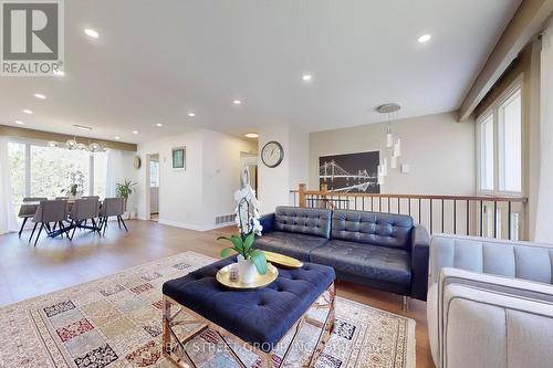 6119 Wabukayne Court, Mississauga, ON - Indoor Photo Showing Living Room