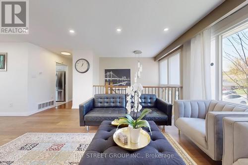 6119 Wabukayne Court, Mississauga, ON - Indoor Photo Showing Living Room