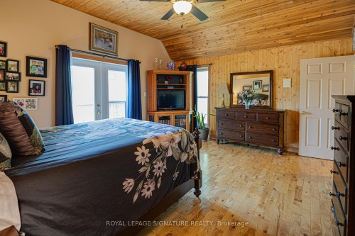 153 Stanley Road, Kawartha Lakes, ON - Indoor Photo Showing Bedroom