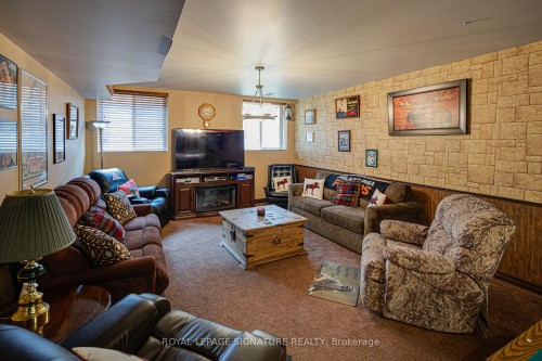 153 Stanley Road, Kawartha Lakes, ON - Indoor Photo Showing Living Room