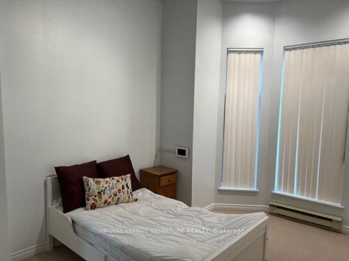 Main-208 Carlton Street, Toronto, ON - Indoor Photo Showing Bedroom