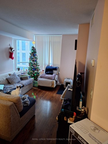 515-153 Beecroft Road, Toronto, ON - Indoor Photo Showing Living Room