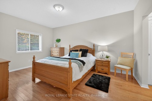 33-213 Nash Road S, Hamilton, ON - Indoor Photo Showing Bedroom