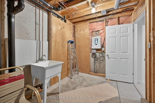 33-213 Nash Road S, Hamilton, ON - Indoor Photo Showing Basement