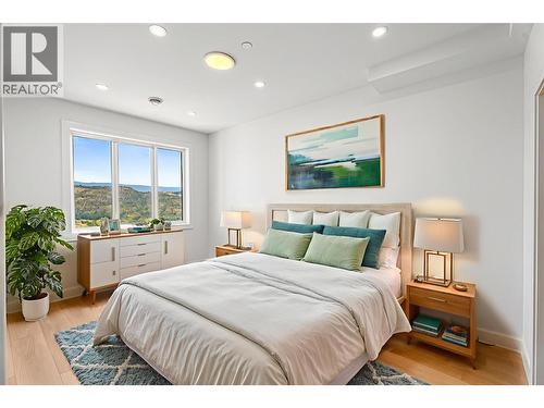 8928 Tavistock Road, Vernon, BC - Indoor Photo Showing Bedroom