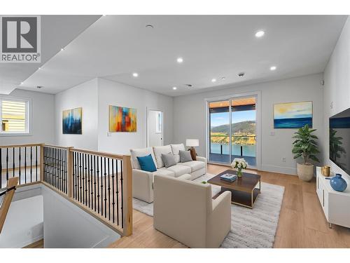 8928 Tavistock Road, Vernon, BC - Indoor