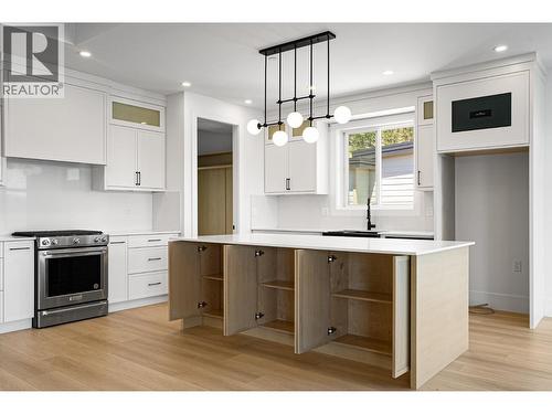 8928 Tavistock Road, Vernon, BC - Indoor Photo Showing Kitchen With Upgraded Kitchen