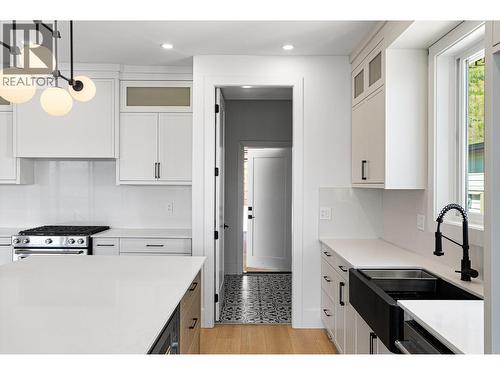 8928 Tavistock Road, Vernon, BC - Indoor Photo Showing Kitchen With Double Sink With Upgraded Kitchen