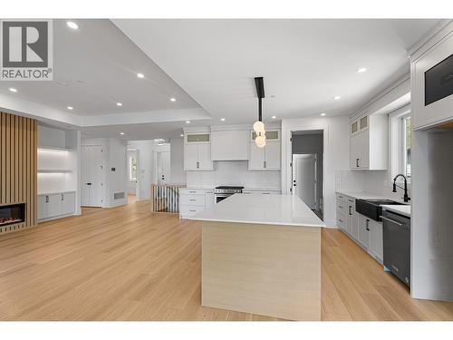 8928 Tavistock Road, Vernon, BC - Indoor Photo Showing Kitchen With Upgraded Kitchen