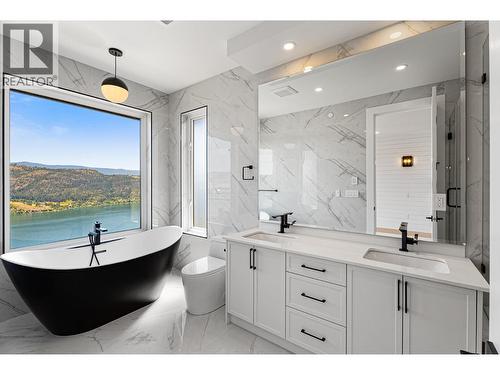8928 Tavistock Road, Vernon, BC - Indoor Photo Showing Bathroom