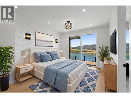8928 Tavistock Road, Vernon, BC - Indoor Photo Showing Bedroom