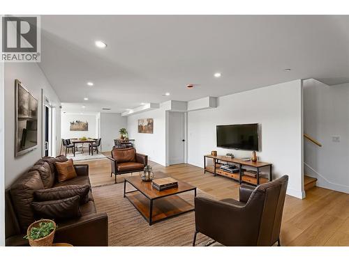 8928 Tavistock Road, Vernon, BC - Indoor Photo Showing Living Room