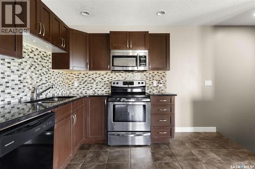 69 5035 James Hill Road, Regina, SK - Indoor Photo Showing Kitchen With Double Sink With Upgraded Kitchen