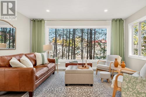 9 Mill Street, North Dundas, ON - Indoor Photo Showing Living Room