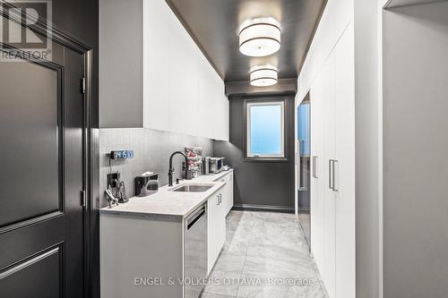 151 Winding Way, Ottawa, ON - Indoor Photo Showing Kitchen