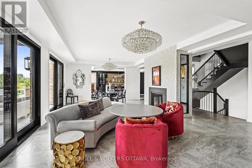 151 Winding Way, Ottawa, ON - Indoor Photo Showing Living Room