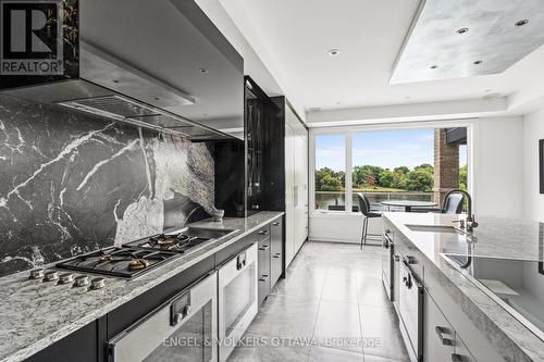 151 Winding Way, Ottawa, ON - Indoor Photo Showing Kitchen With Upgraded Kitchen
