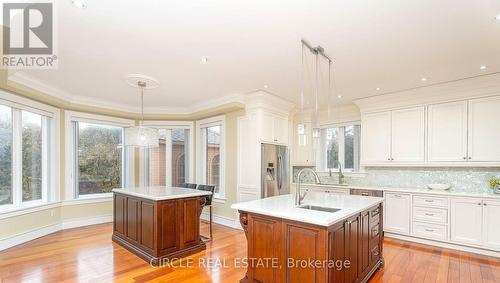 2489 Olinda Court, Mississauga, ON - Indoor Photo Showing Kitchen With Upgraded Kitchen