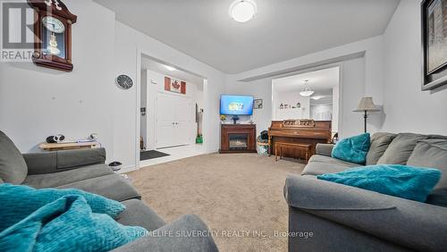 38 Mcgovern Lane, Brant, ON - Indoor Photo Showing Living Room