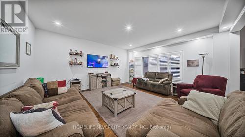 38 Mcgovern Lane, Brant, ON - Indoor Photo Showing Living Room